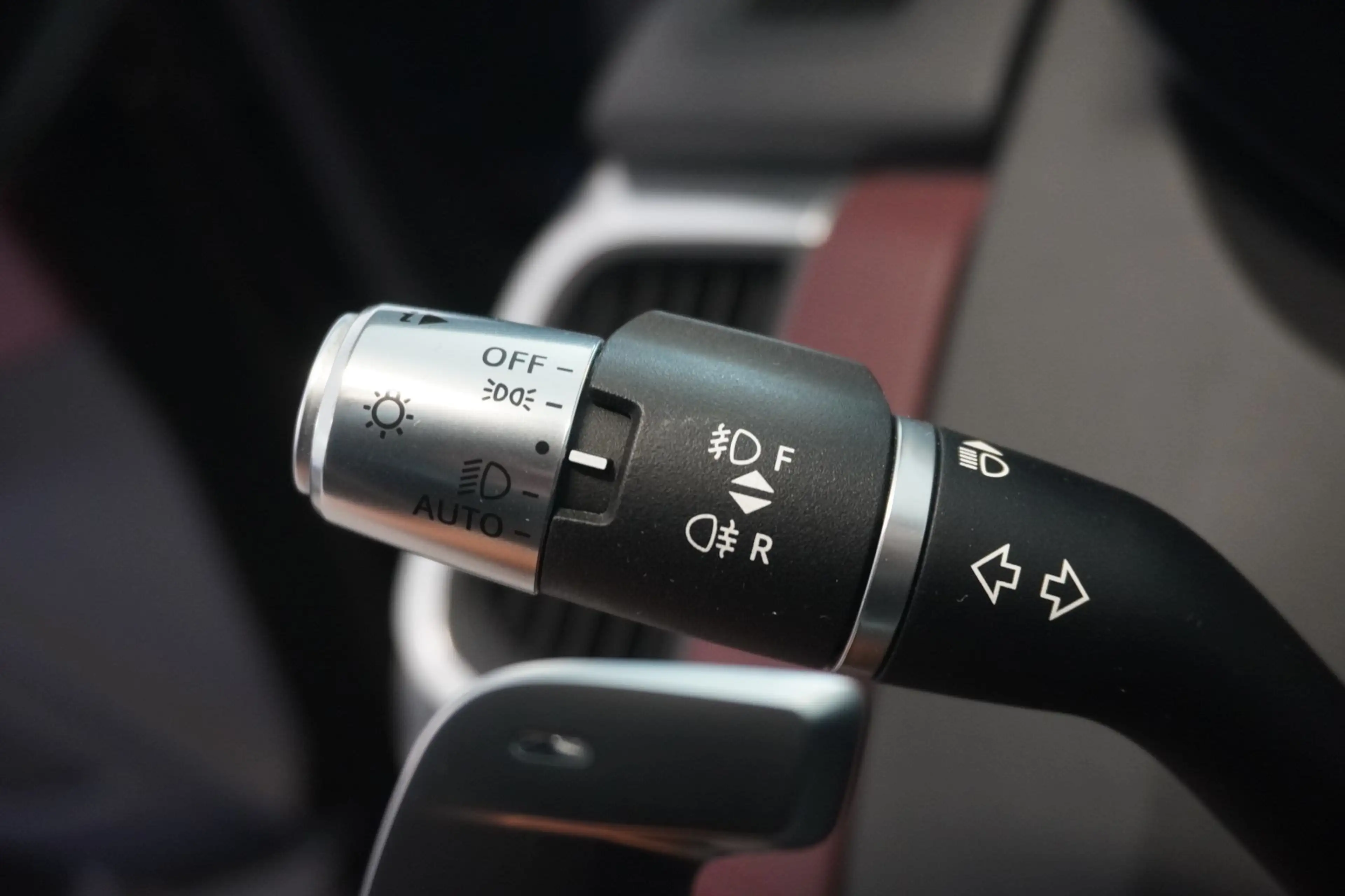 Jaguar E-Pace P300e R-Dynamic S AWD PHEF Aut. LED/Kamera/Navi — photo 14