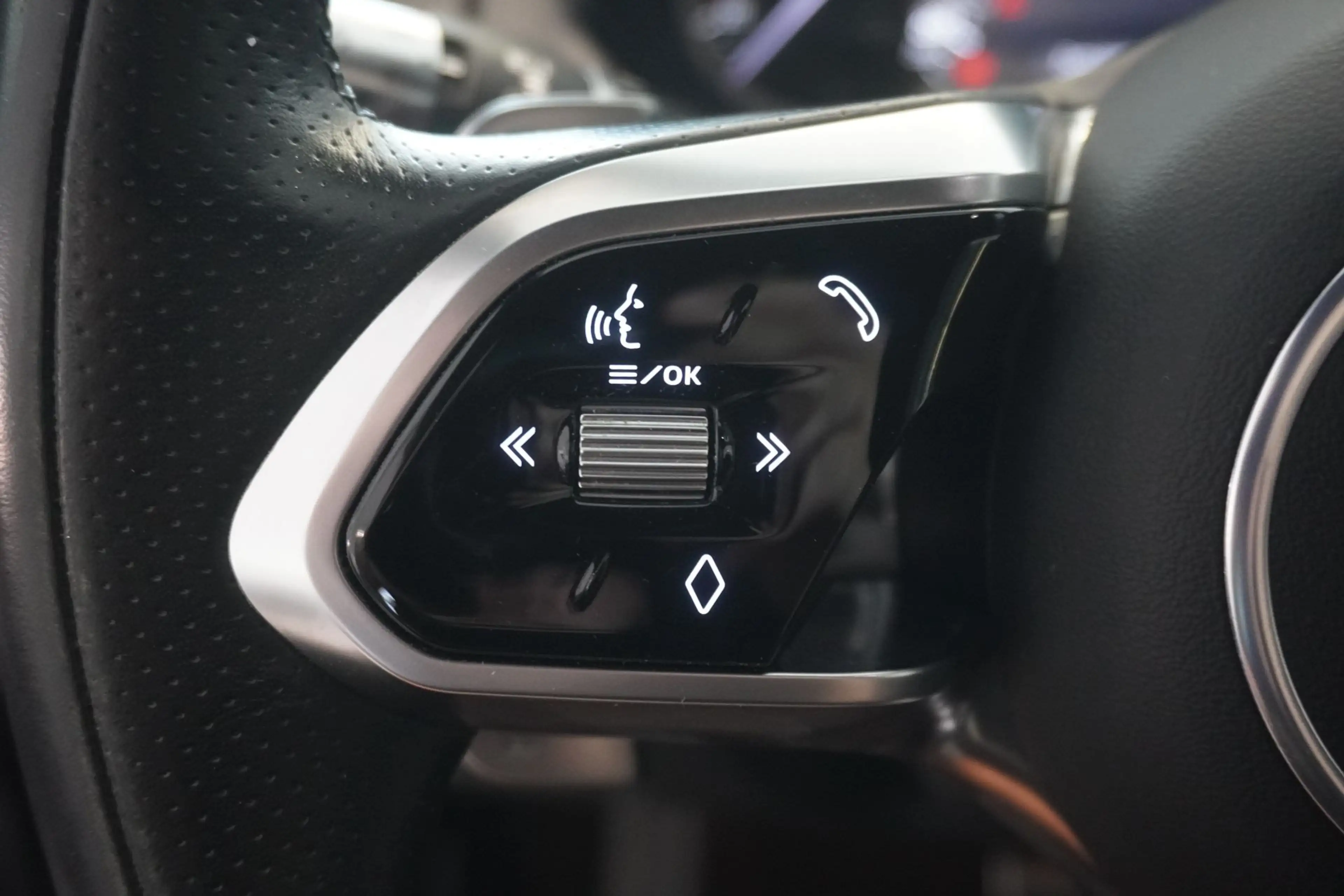 Jaguar E-Pace P300e R-Dynamic S AWD PHEF Aut. LED/Kamera/Navi — photo 12