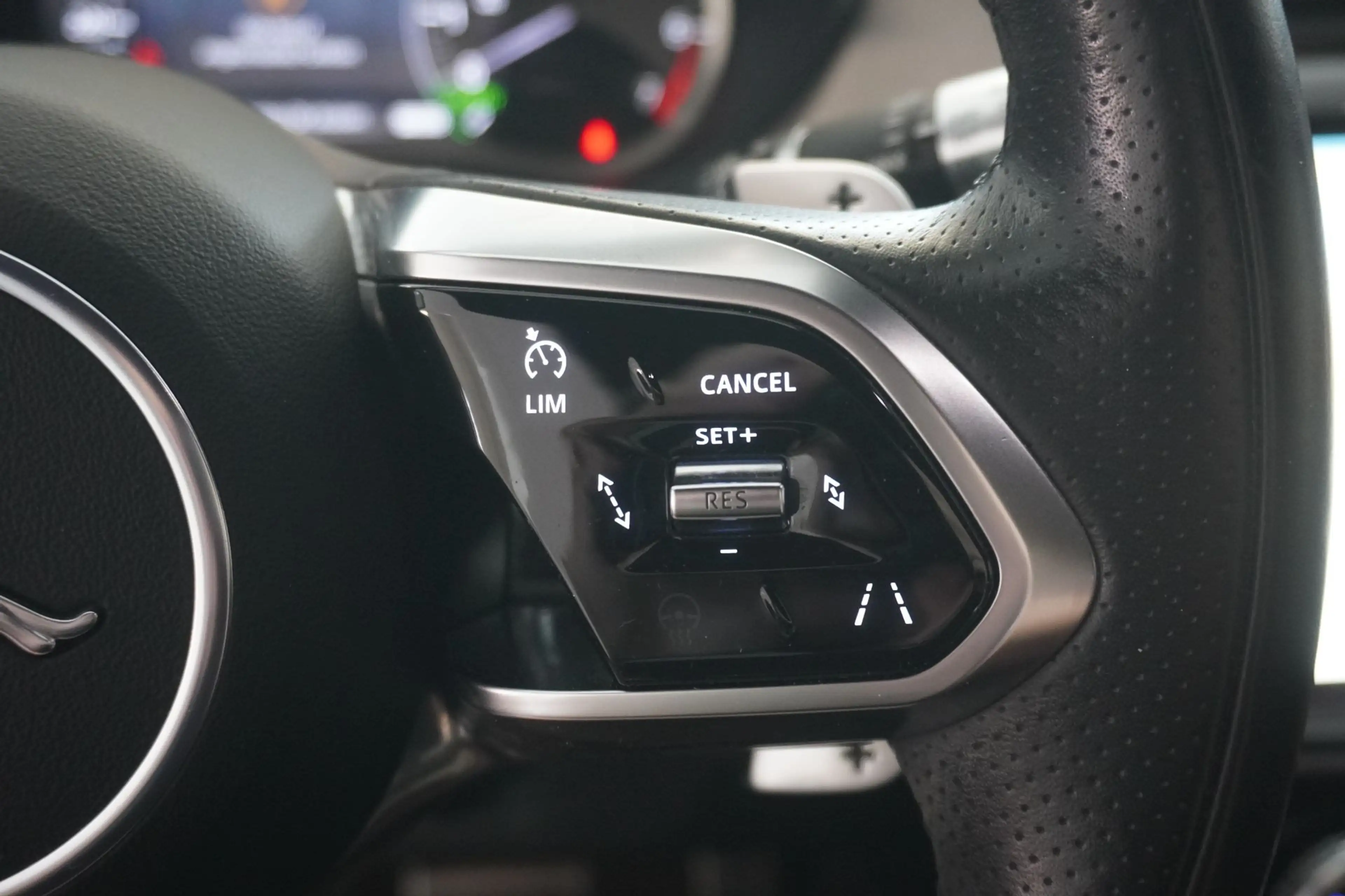 Jaguar E-Pace P300e R-Dynamic S AWD PHEF Aut. LED/Kamera/Navi — photo 13