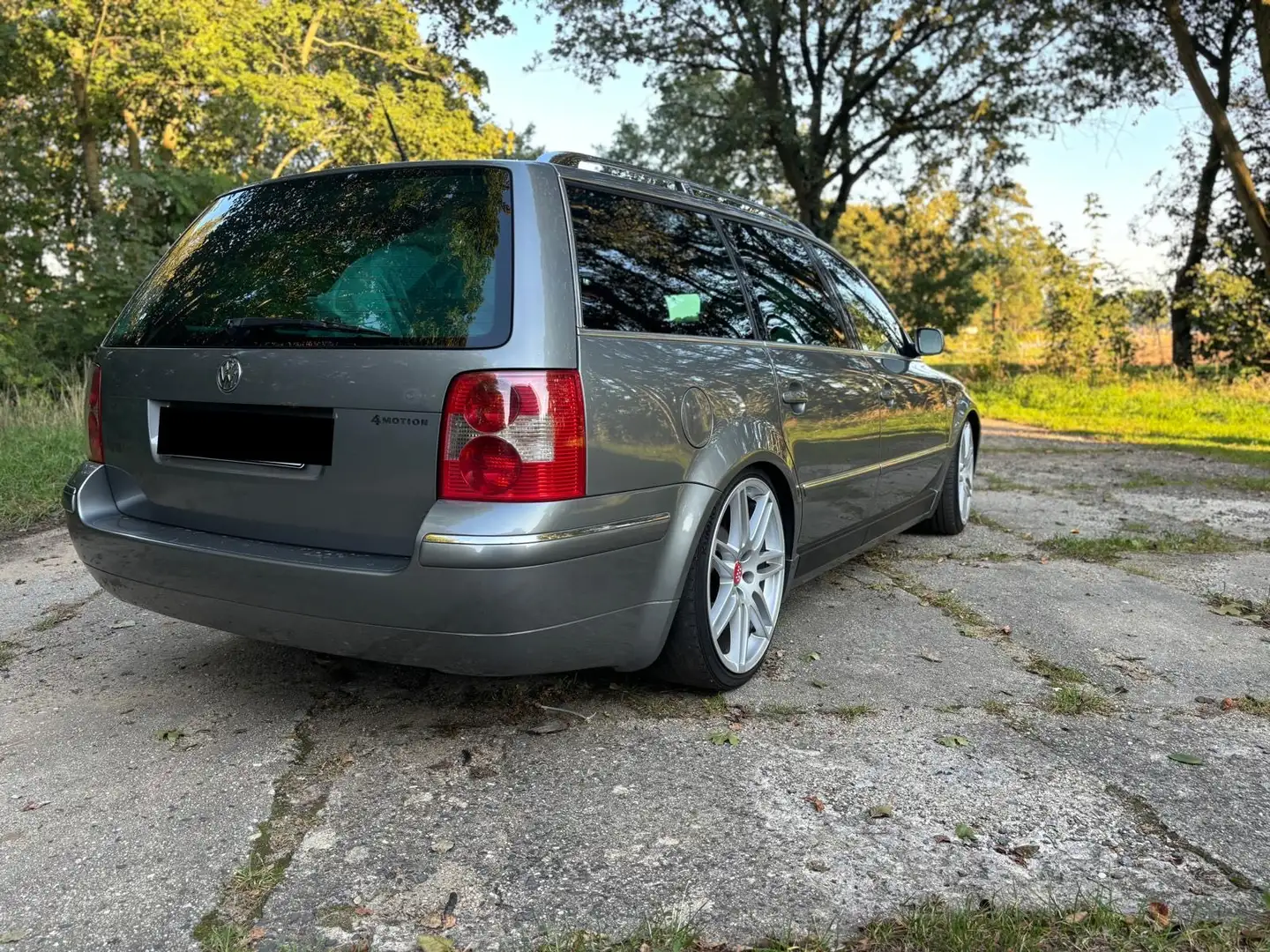 Volkswagen Passat Variant 2.5 TDI V6 4Motion Highline - 2