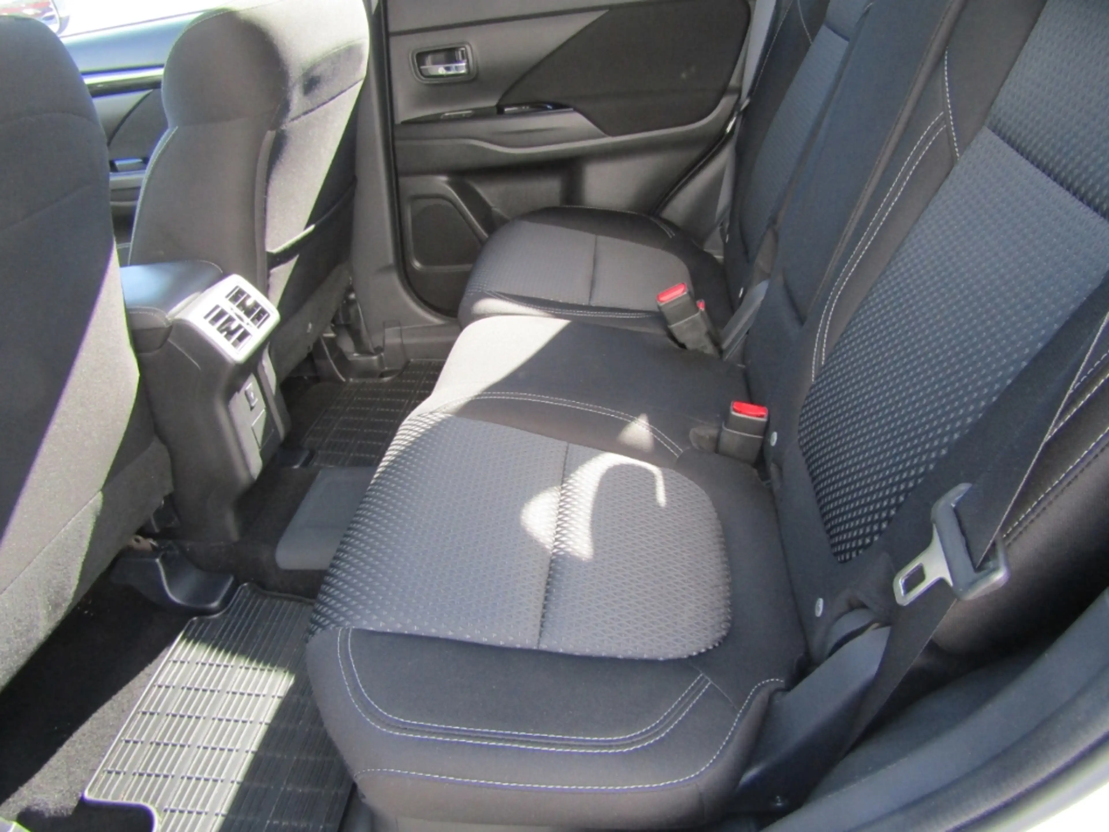 Mitsubishi Outlander PHEV Basis 4WD SHZ KAMERA TEMPOMAT — photo 5