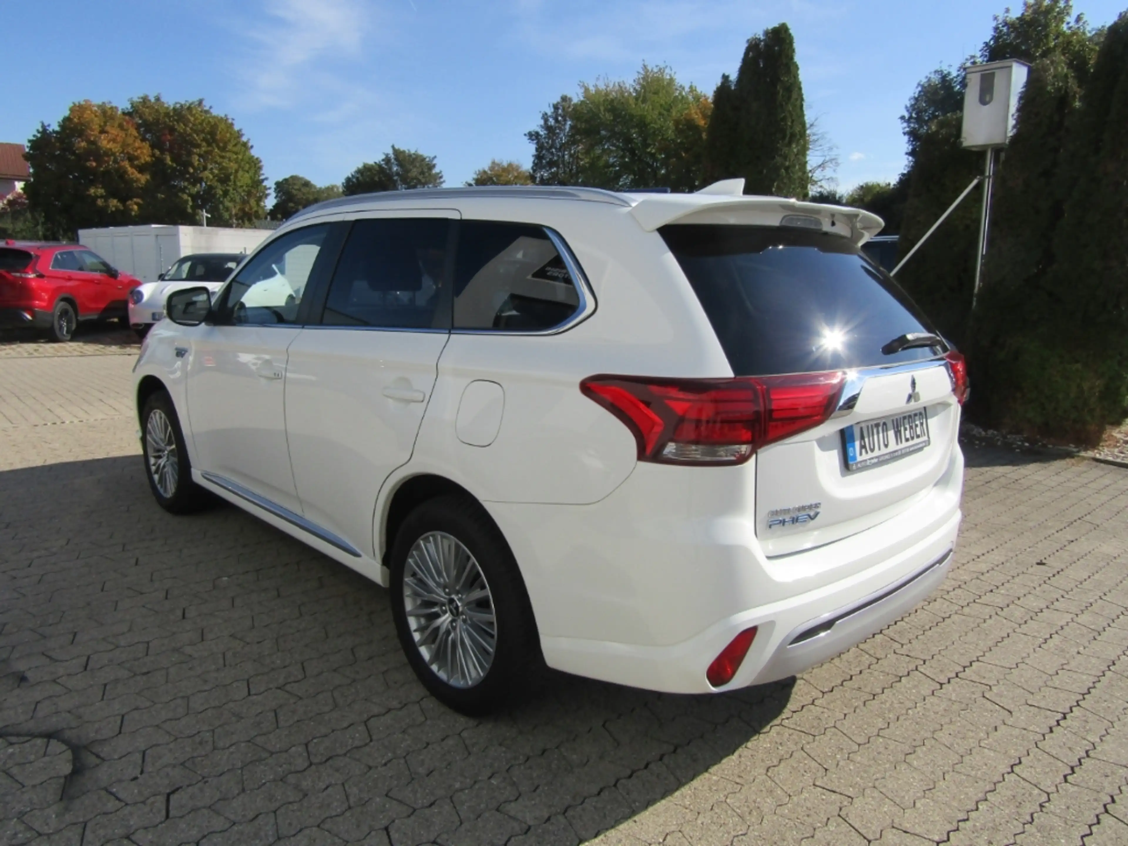 Mitsubishi Outlander PHEV Basis 4WD SHZ KAMERA TEMPOMAT — photo 3