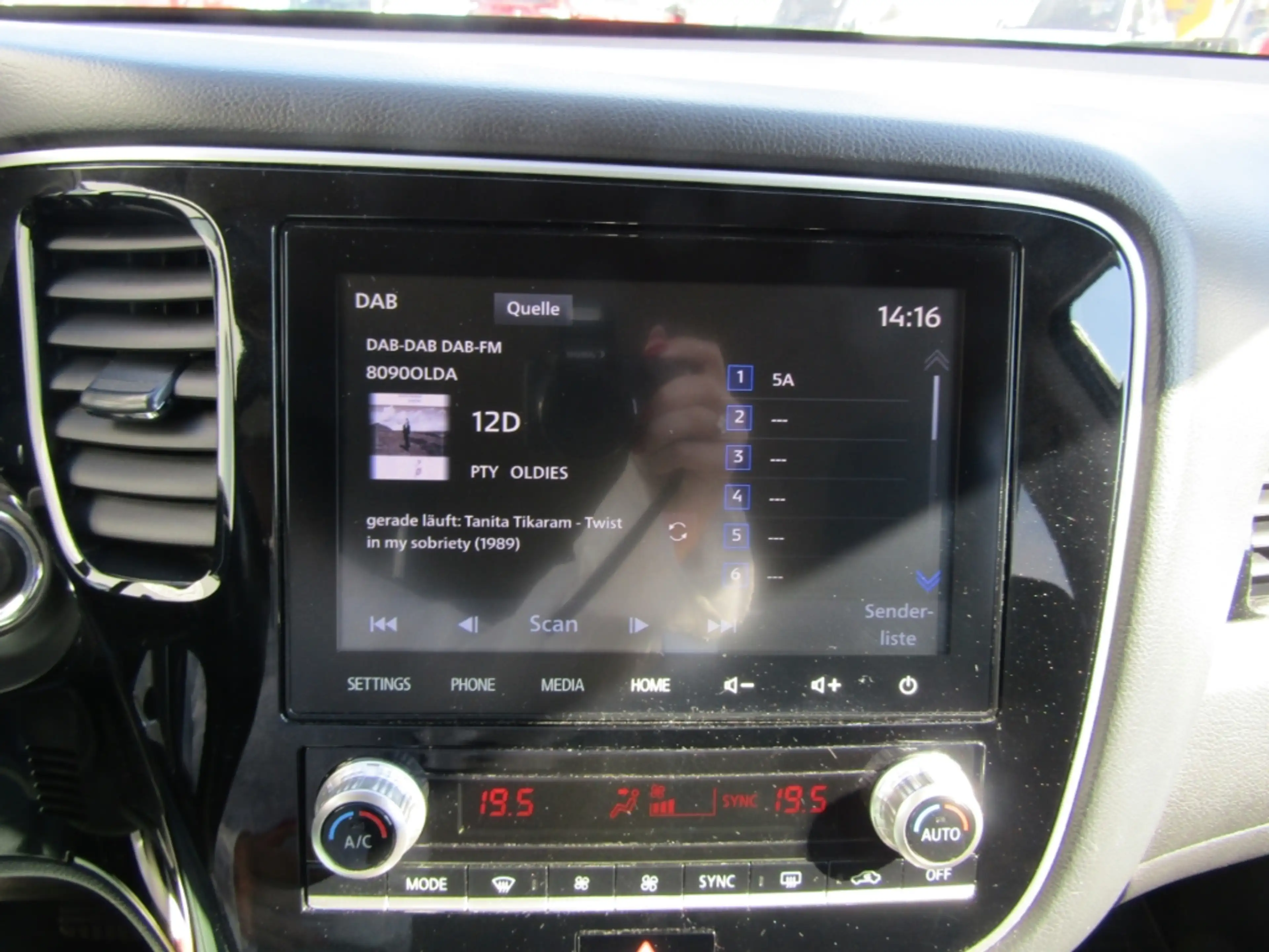 Mitsubishi Outlander PHEV Basis 4WD SHZ KAMERA TEMPOMAT — photo 10