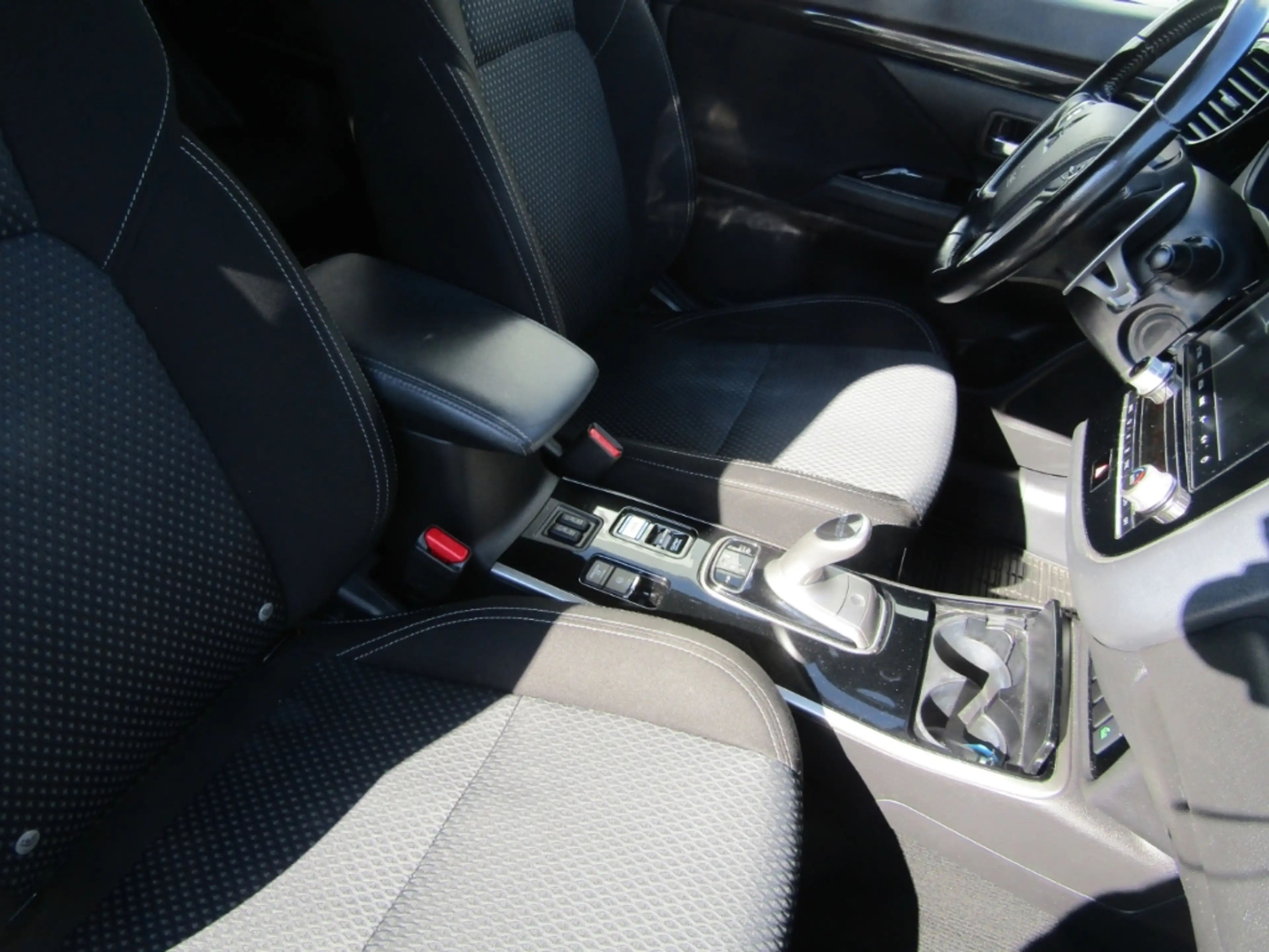 Mitsubishi Outlander PHEV Basis 4WD SHZ KAMERA TEMPOMAT — photo 4