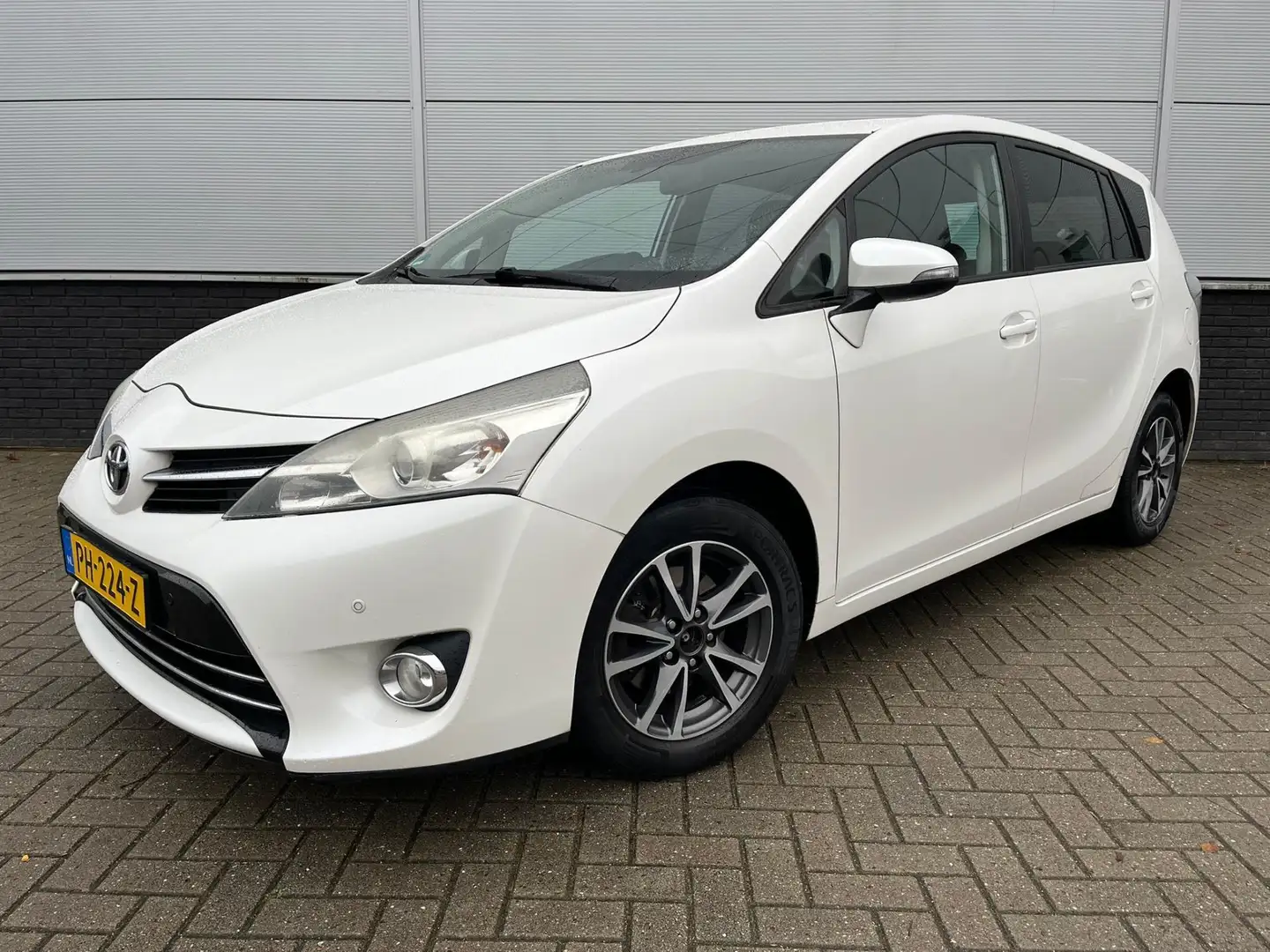 Toyota Verso 1.8 VVT-i 7-zits - clima - trekhaak - bluetooth - Wit - 1