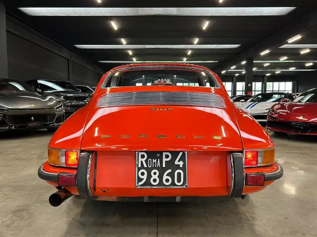 Porsche 911 view 10
