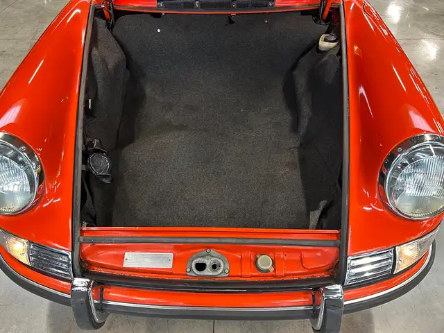 Porsche 911 view 28