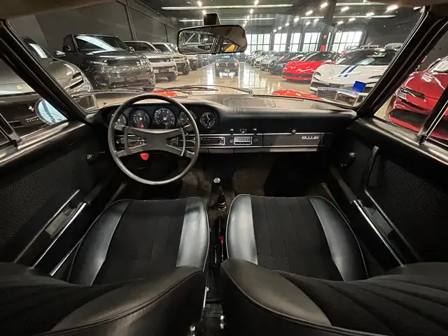 Porsche 911 view 21