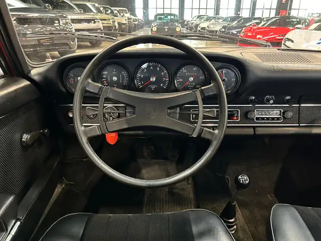 Porsche 911 view 18