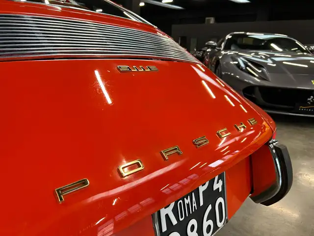 Porsche 911 view 26