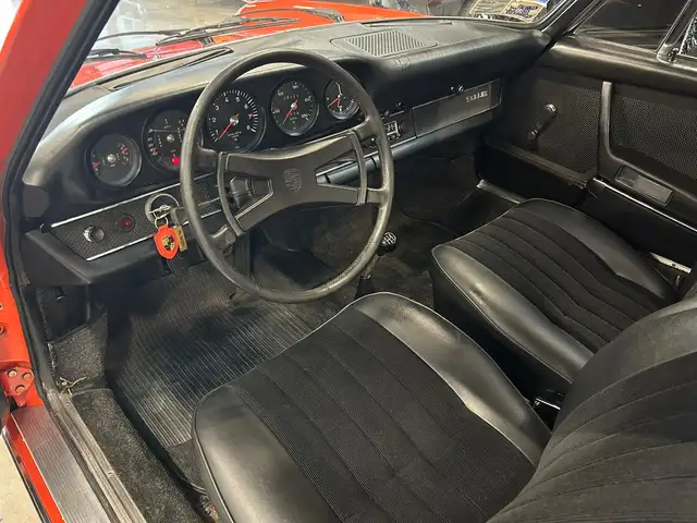 Porsche 911 view 11