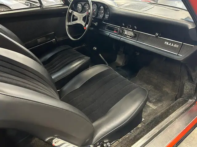 Porsche 911 view 13