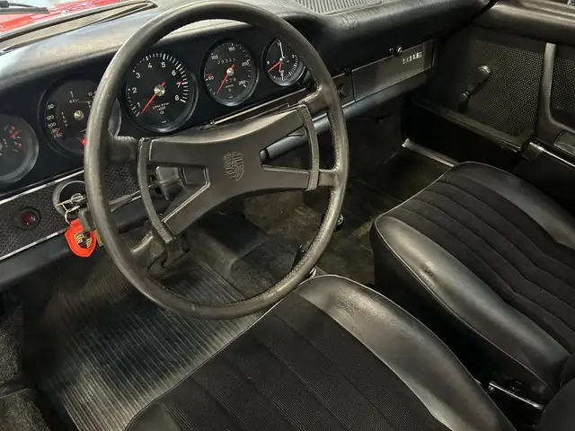 Porsche 911 view 17