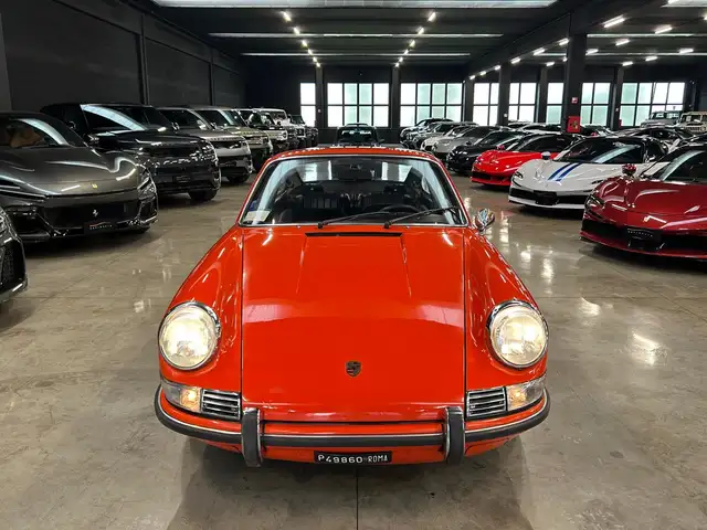 Porsche 911 view 4