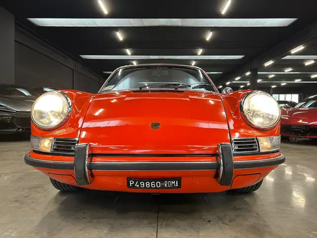 Porsche 911 view 5