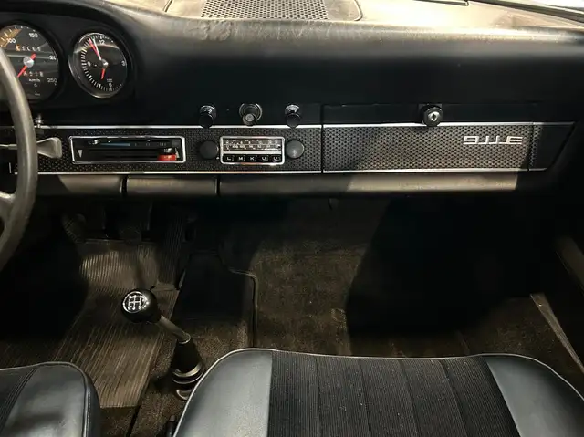 Porsche 911 view 22