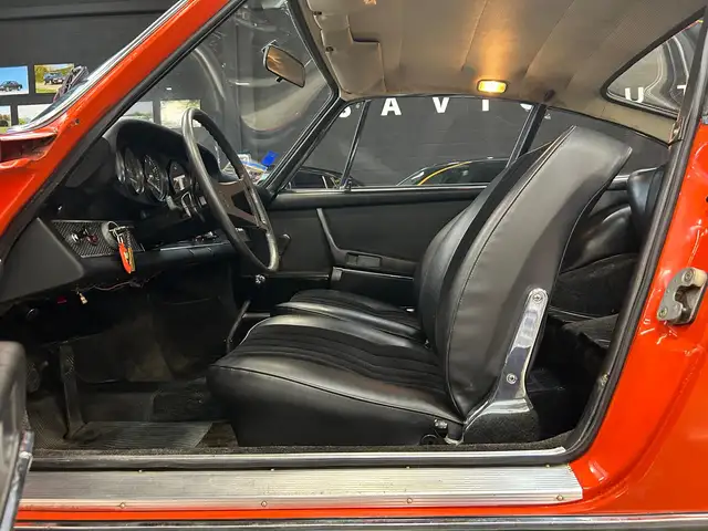 Porsche 911 view 15