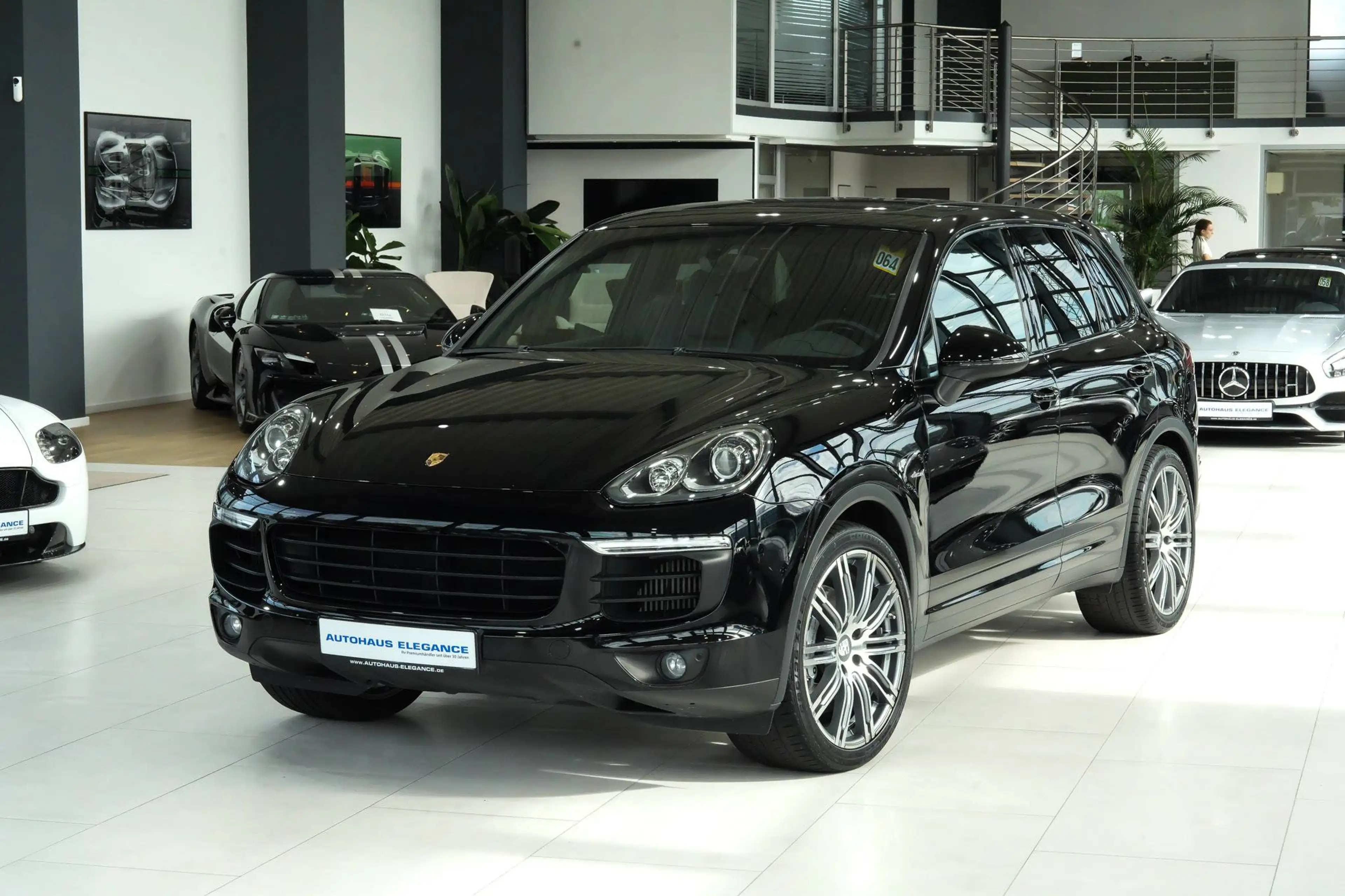 Porsche Cayenne S*LUFTFED*KAMERA*PANO*LM"21"*8-WEGE* — photo 7