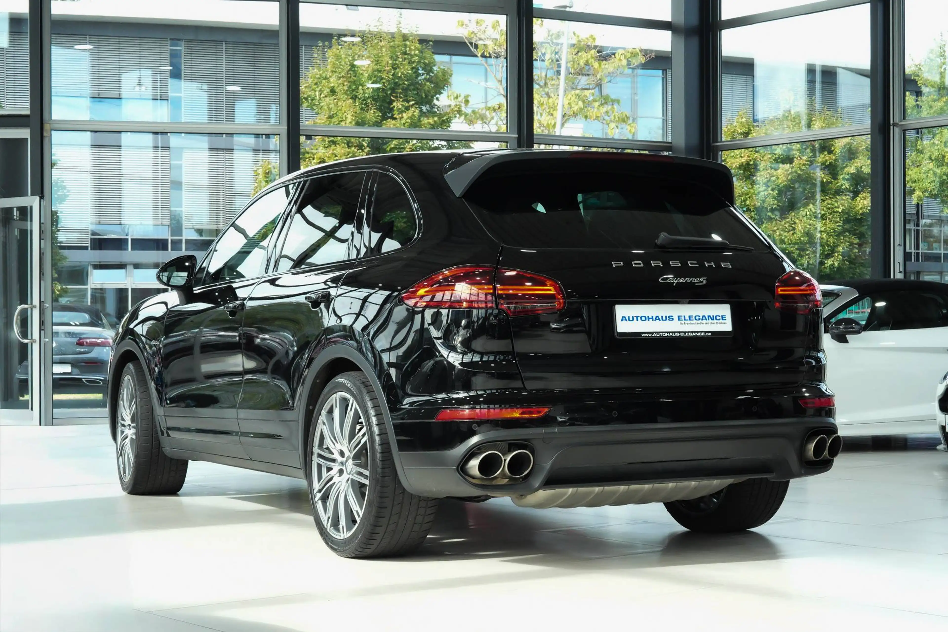 Porsche Cayenne S*LUFTFED*KAMERA*PANO*LM"21"*8-WEGE* — photo 3