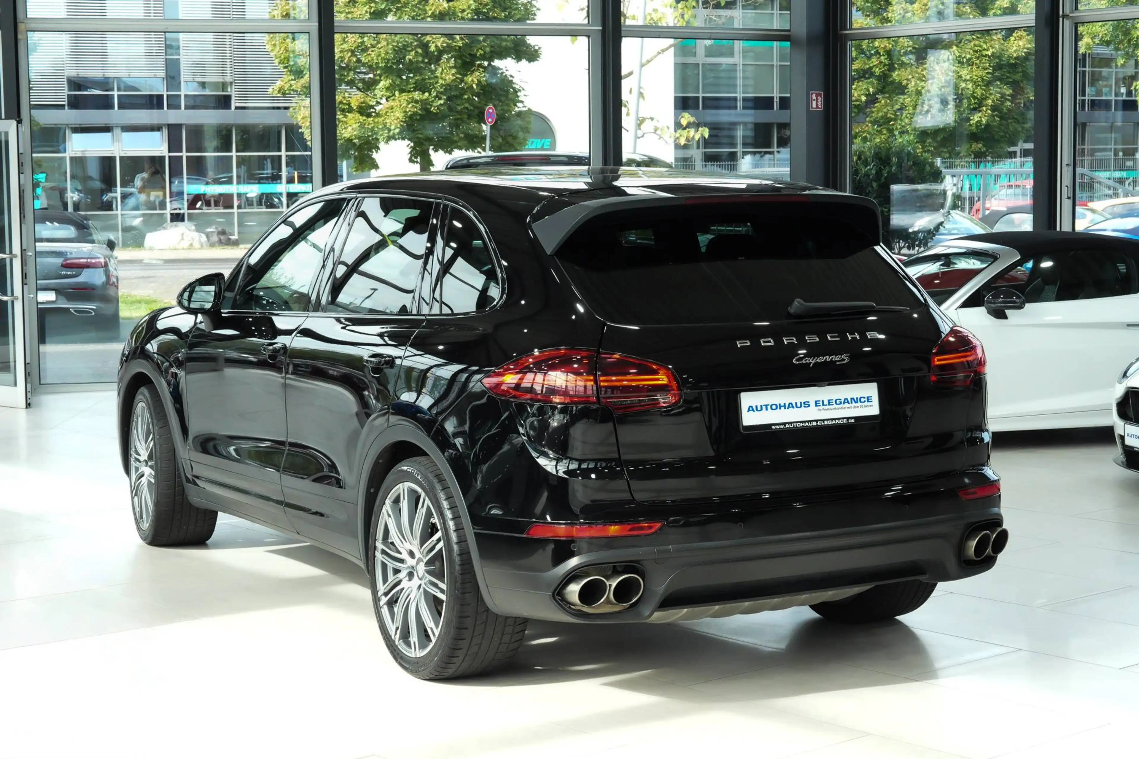 Porsche Cayenne S*LUFTFED*KAMERA*PANO*LM"21"*8-WEGE* — photo 8