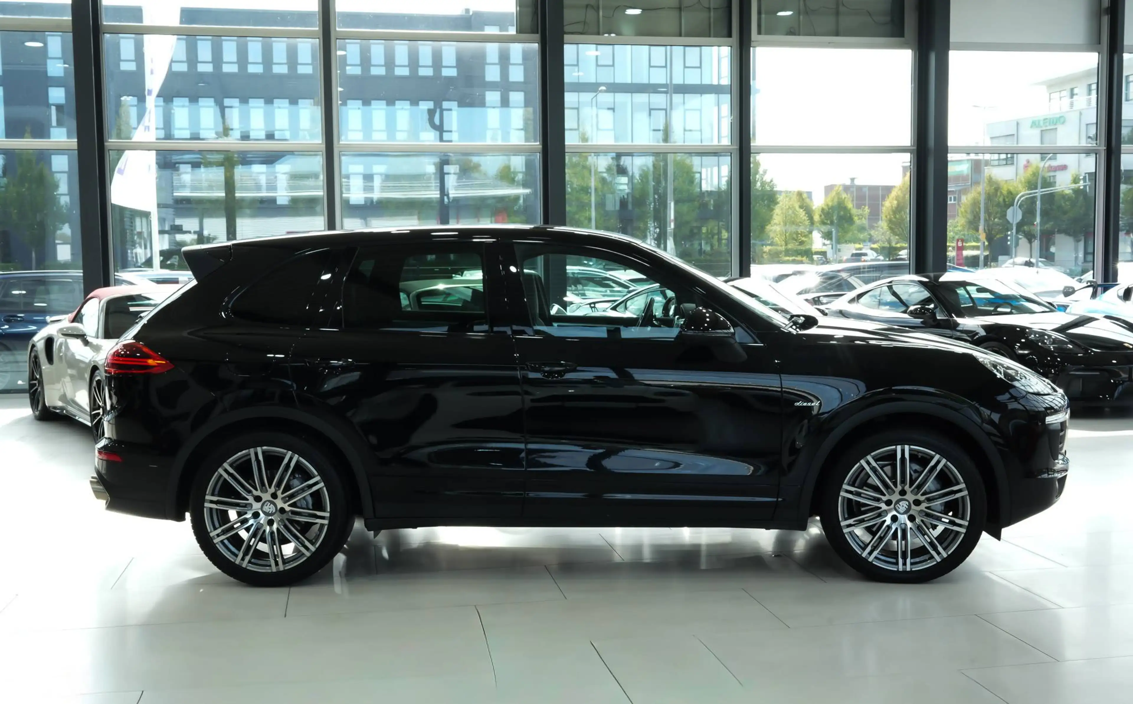Porsche Cayenne S*LUFTFED*KAMERA*PANO*LM"21"*8-WEGE* — photo 4