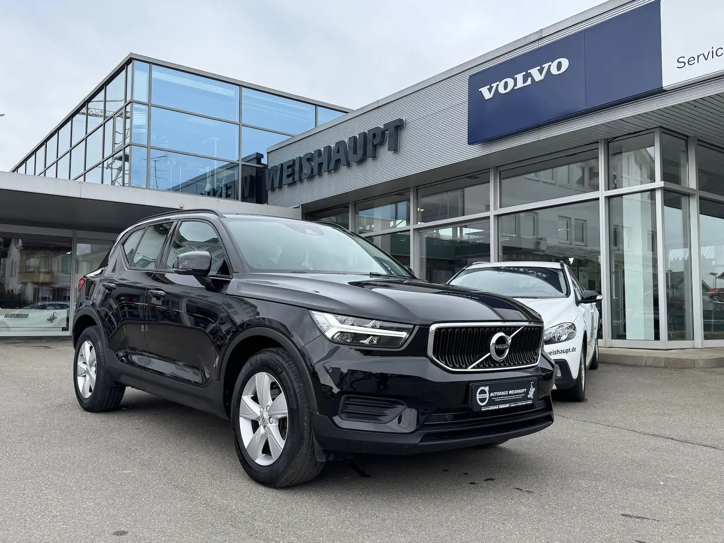 Volvo XC40 D3*Kinetic*Navi*Rückfahrkamera*AHK*PDC*Met. Schwarz - 1