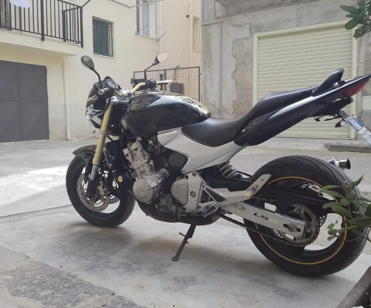 Honda Hornet Zwart - 1