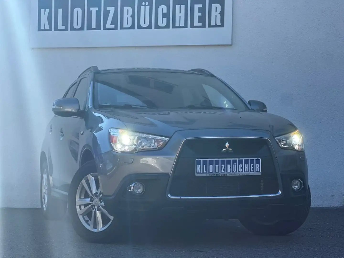 Mitsubishi ASX 1,8 DI-D+ Intense 4WD Grau - 2