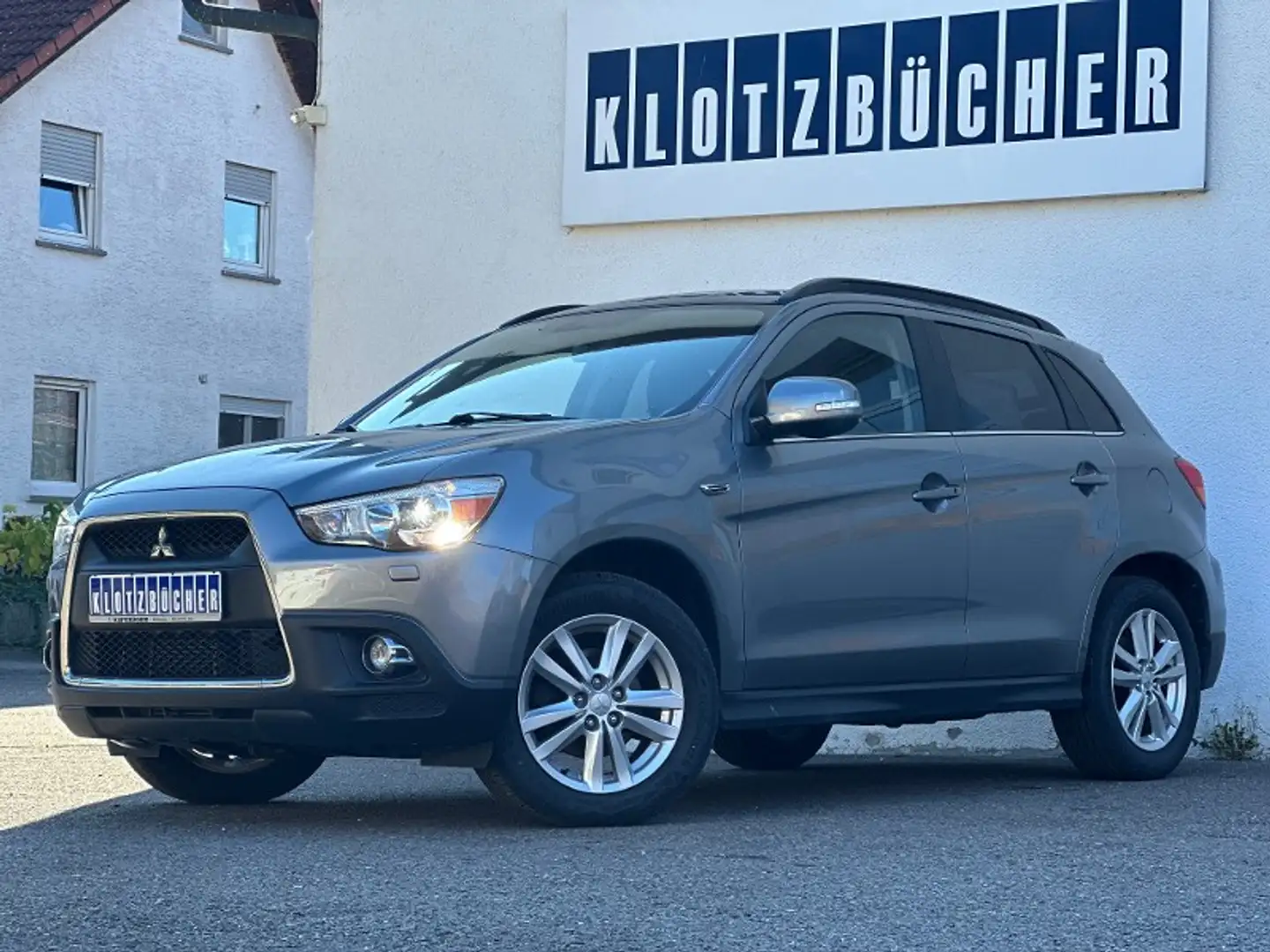 Mitsubishi ASX 1,8 DI-D+ Intense 4WD Grau - 1