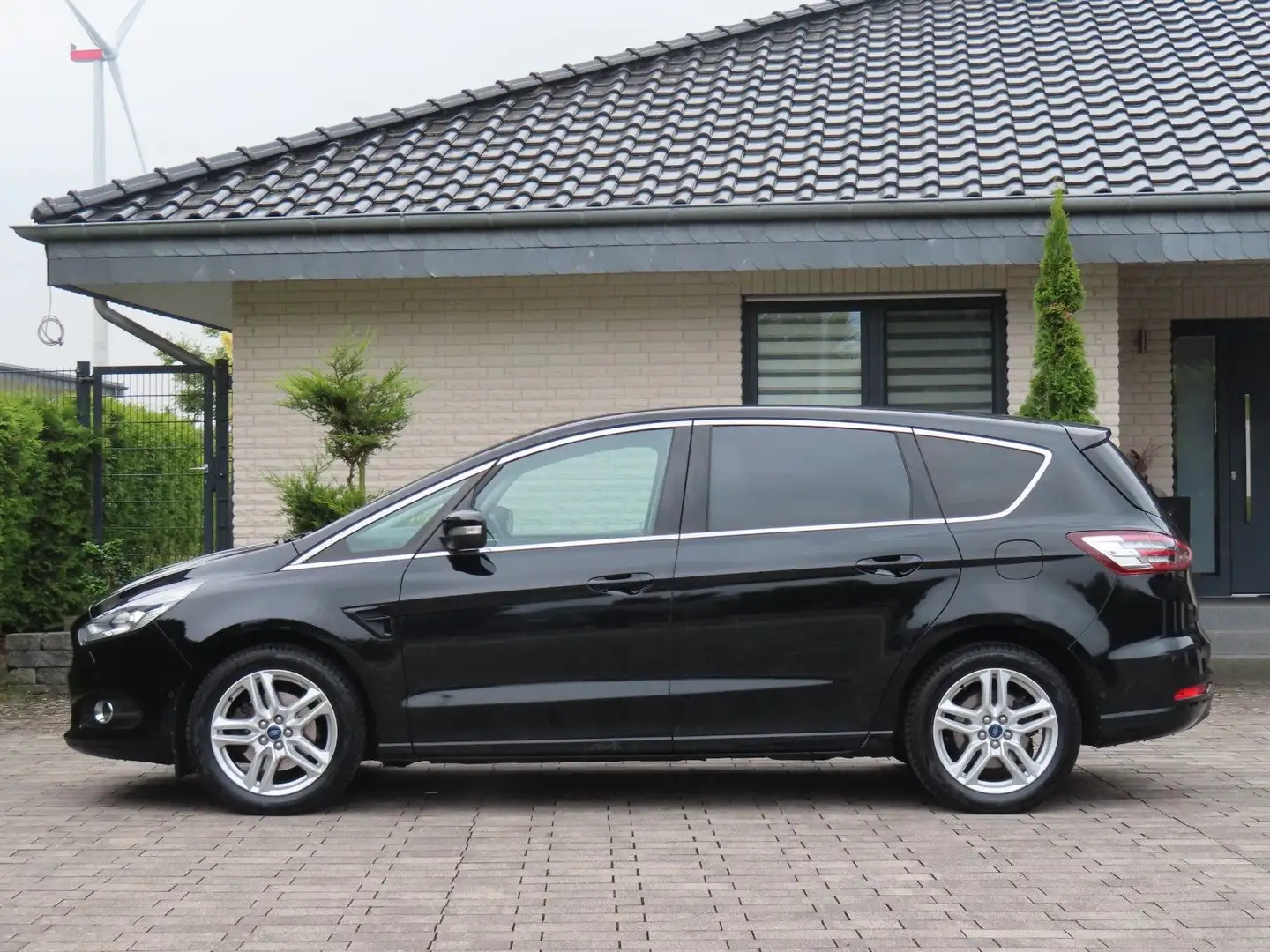 Ford S-Max Titanium 7-Sitzer / El. Heckklappe / Navi Negro - 2