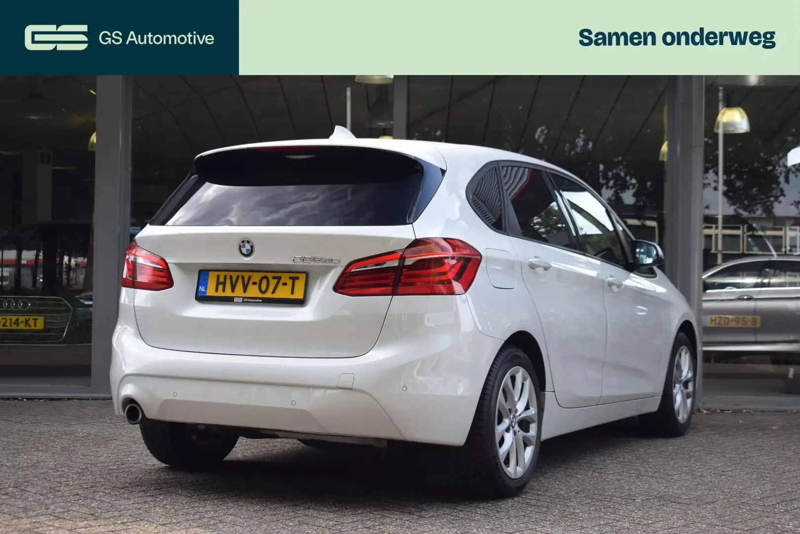 BMW 225 2-serie Active Tourer 225xe iPerformance Business Weiß - 2