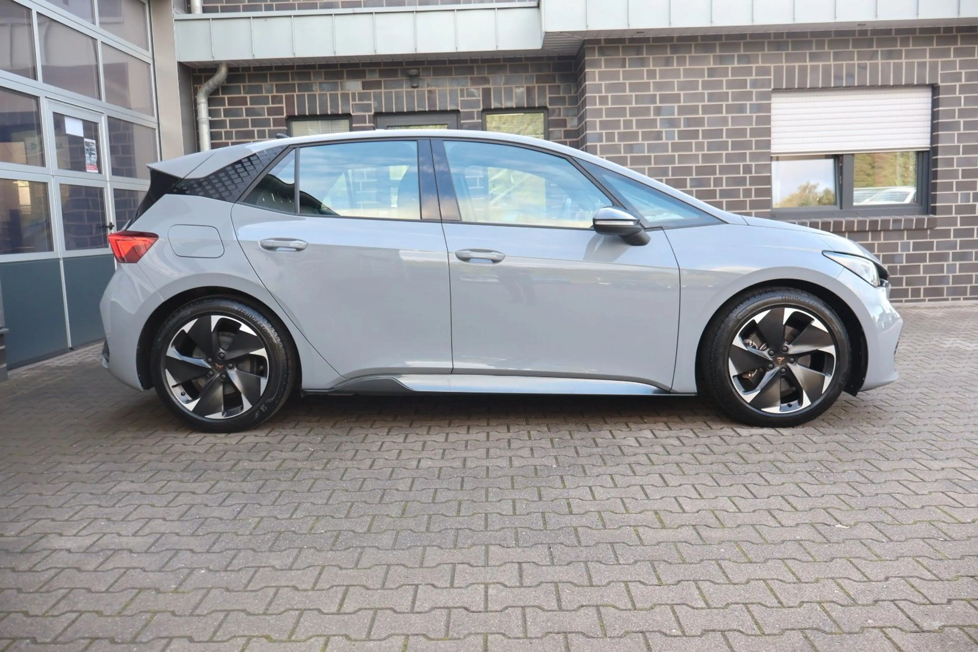 CUPRA Born 170 kW Alu 19 Zoll/Batterie 63 kWh — photo 2