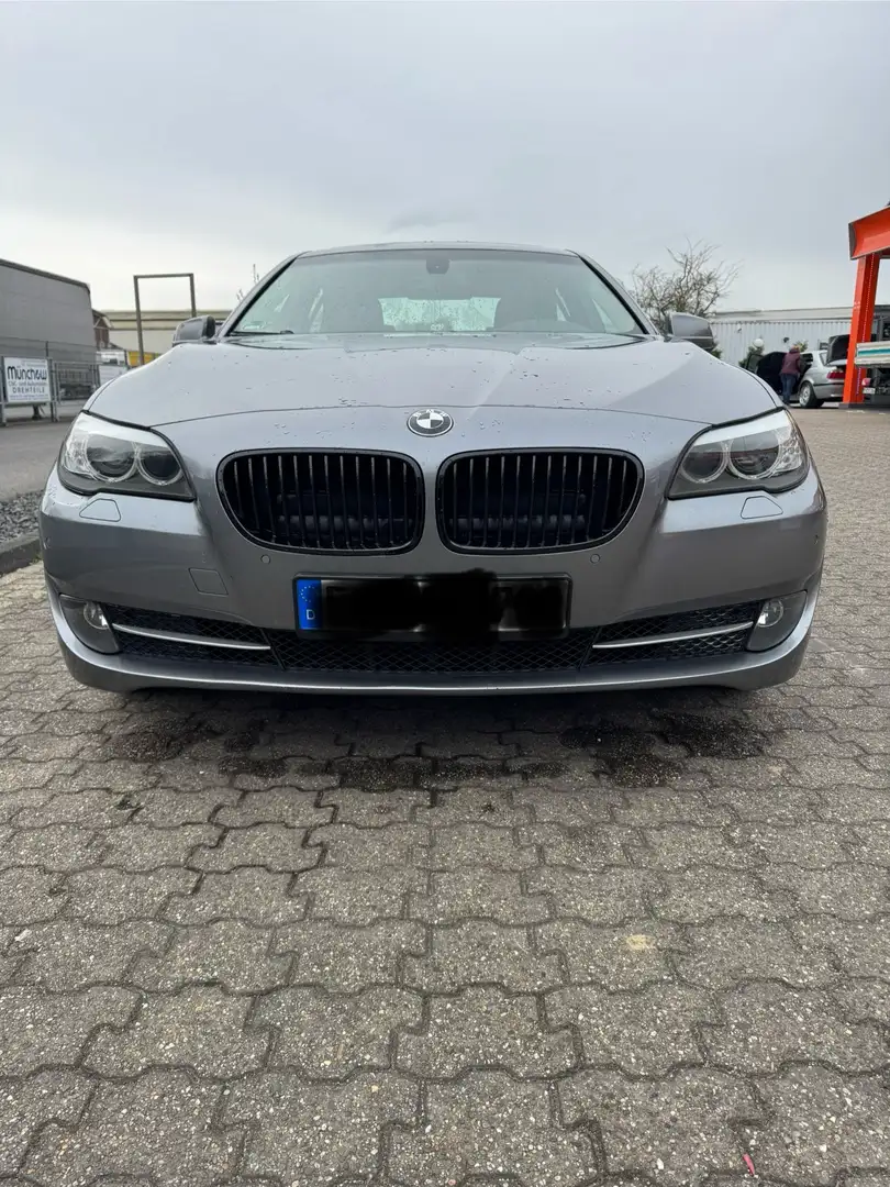BMW 520 520d Aut. Grau - 1