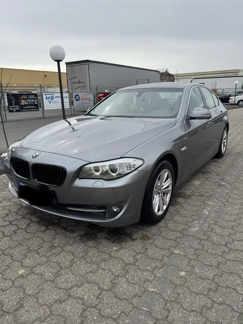 BMW 520 520d Aut. Grau - 2
