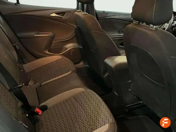 Opel Astra 2020, foto 17