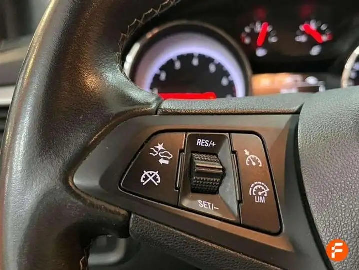 Opel Astra 2020, foto 18