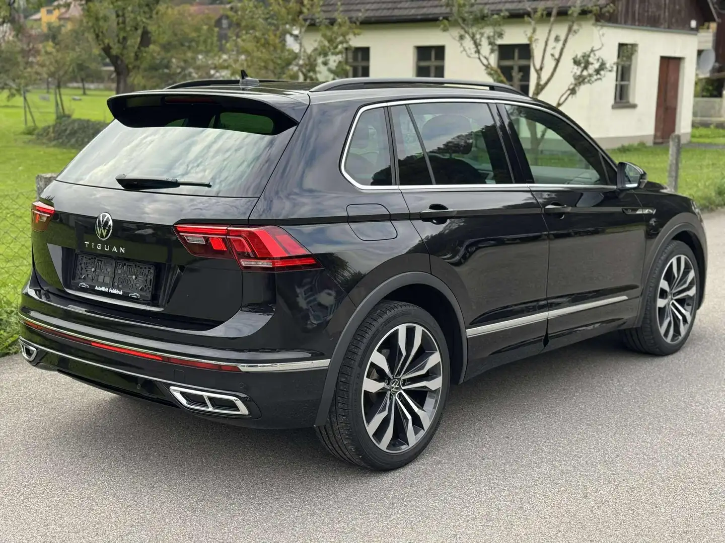 Volkswagen Tiguan R-Line TSI DSG AUTOMATIK *1.HAND *RFK *FACELIFT Schwarz - 2