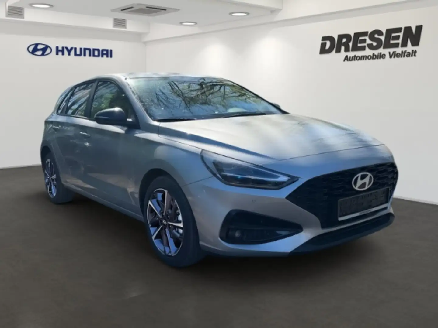 Hyundai i30 1.5 Advantage/Navi/Rückfahrkamera/LED/Sitzheizung/ Silber - 2