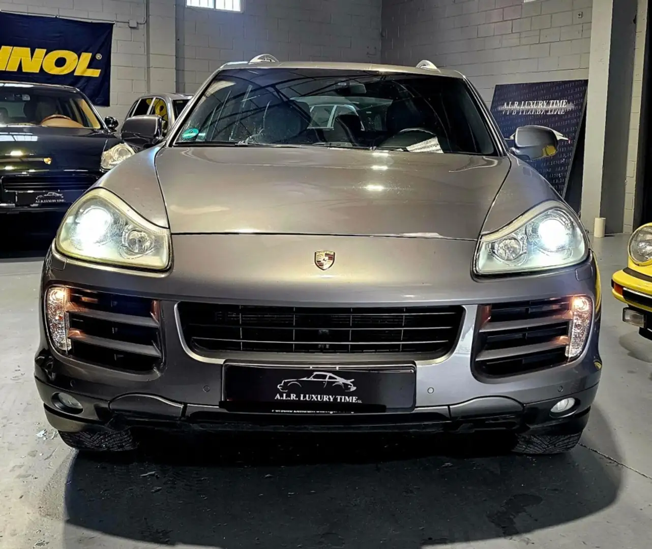 Porsche Cayenne S - 1