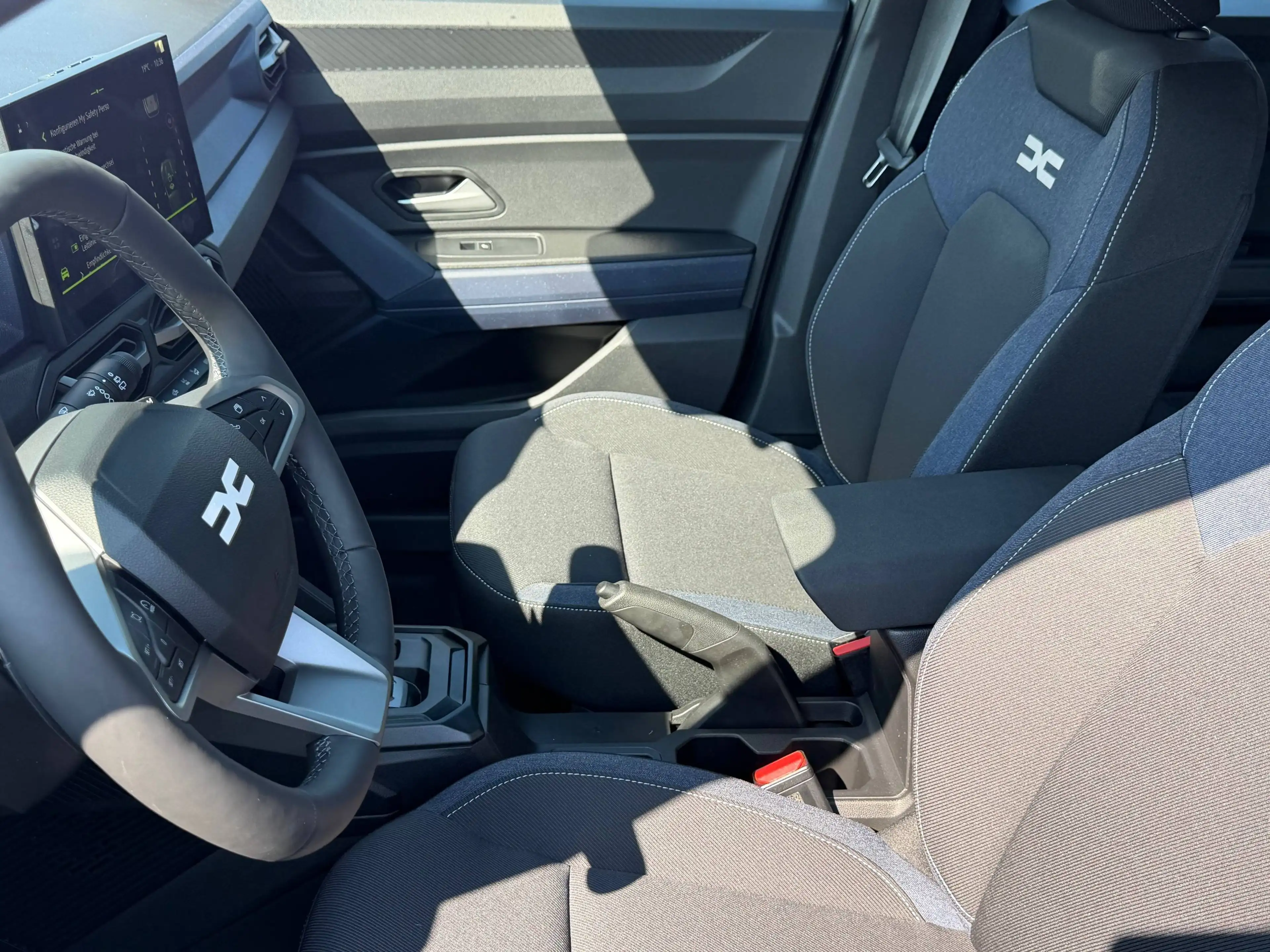 Dacia Duster ECO-G 120 Expression AUTOMATIK — photo 12