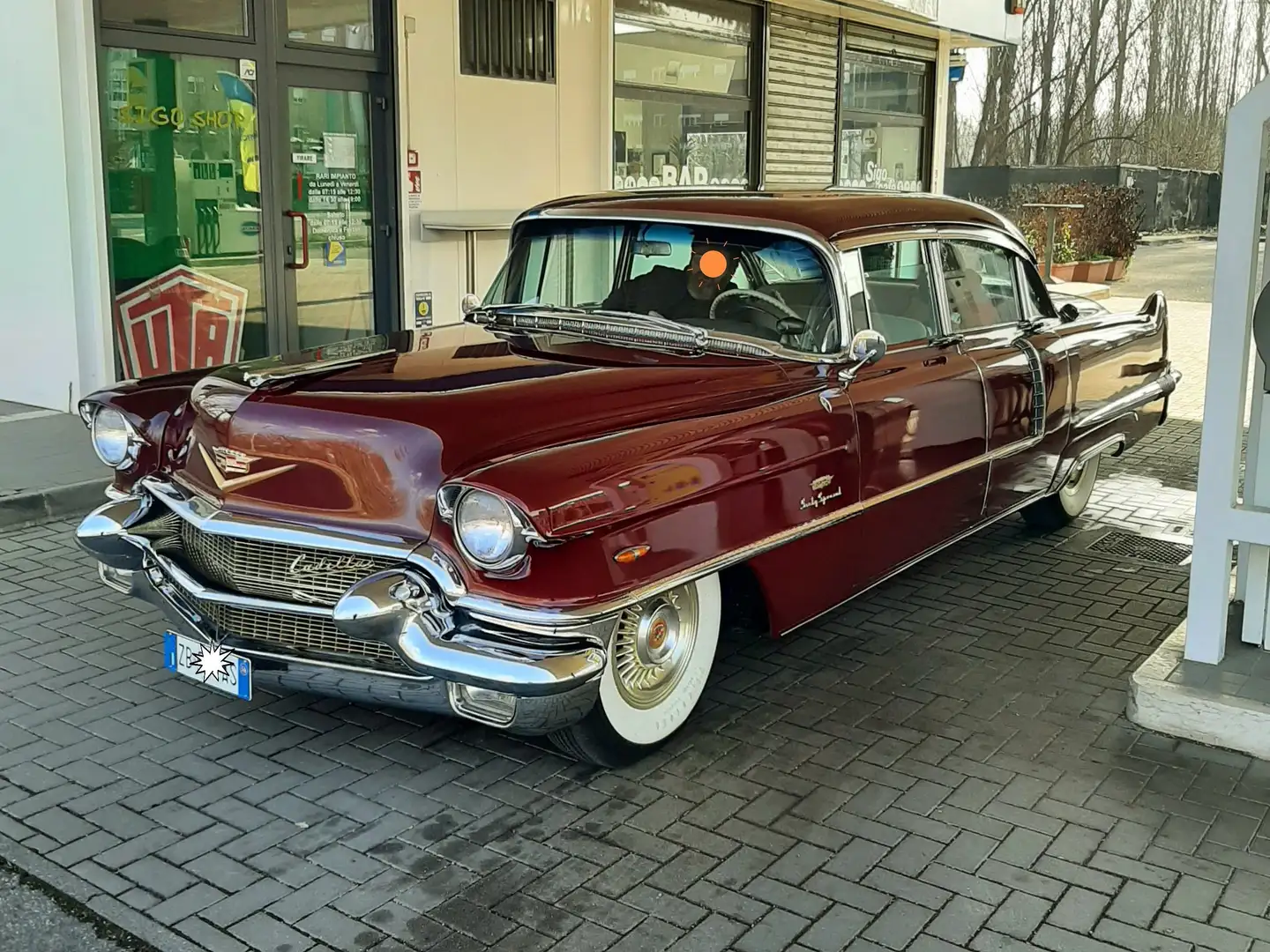 Cadillac Fleetwood 60 Special Rouge - 2