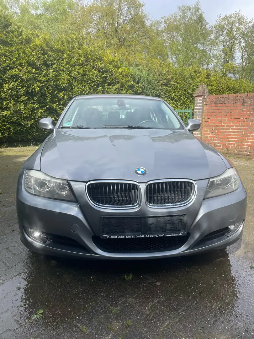 BMW 318 318i Facelift Grau - 1