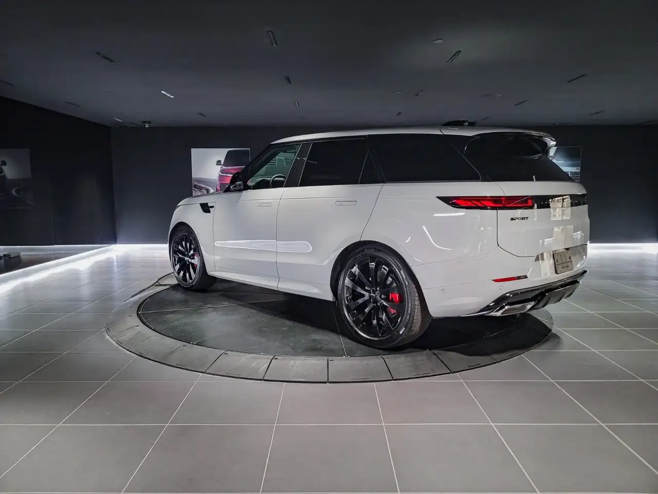 Land Rover Range Rover Sport снимка Land Rover Range Rover Sport