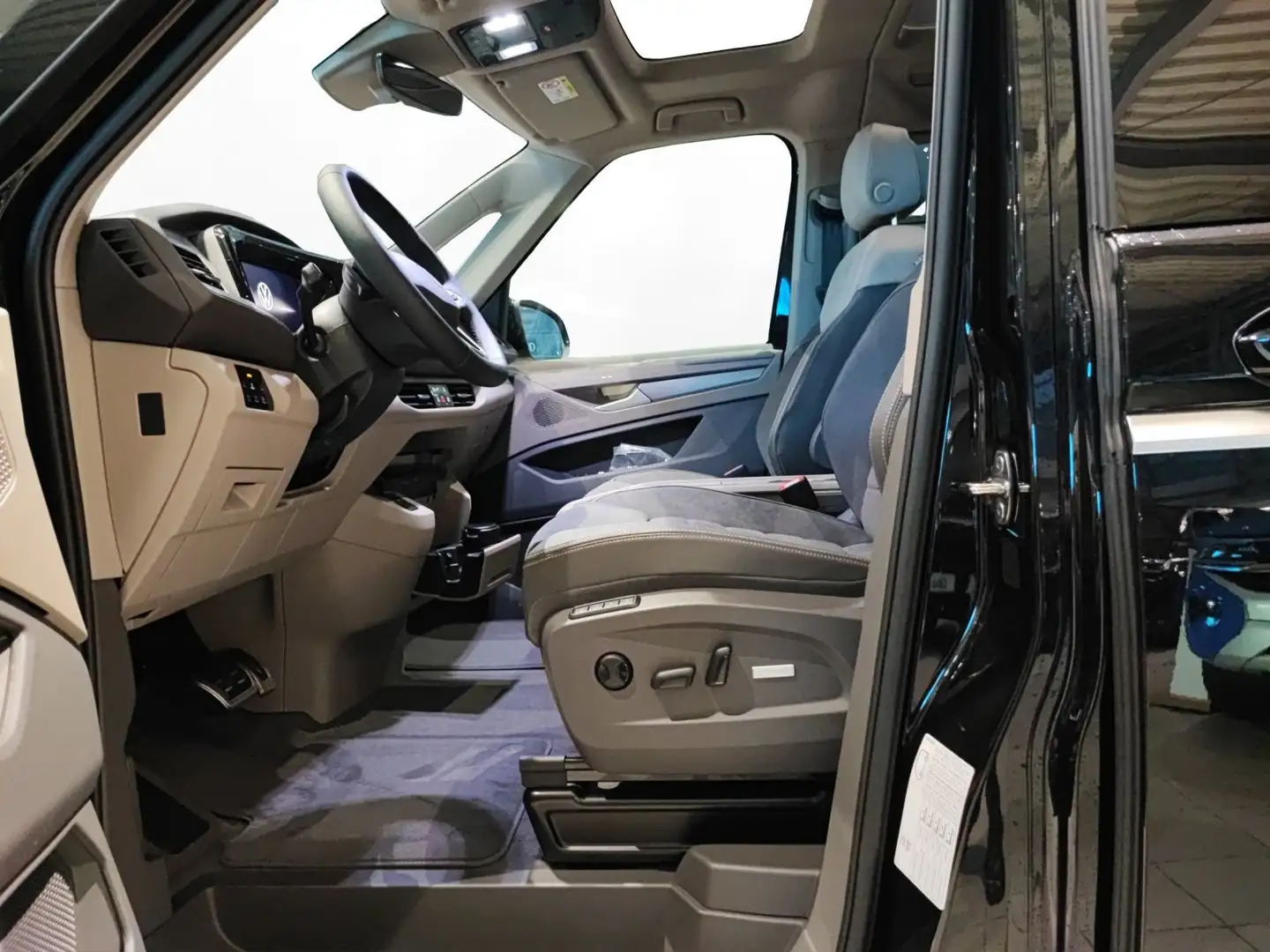 Volkswagen T7 Multivan T7 Multivan Lang Style 5Jahre Garantie* AHK Pano Schwarz - 2