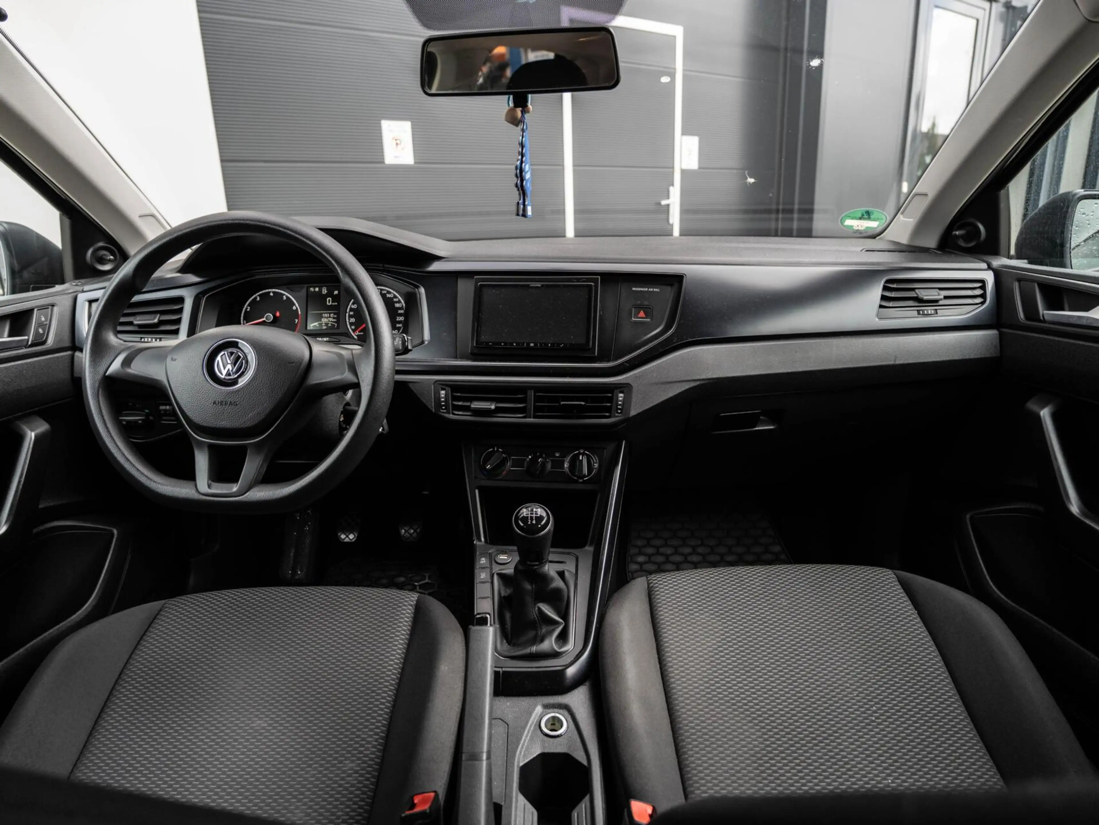 Volkswagen Polo 1.0 MPI Trendline — photo 3