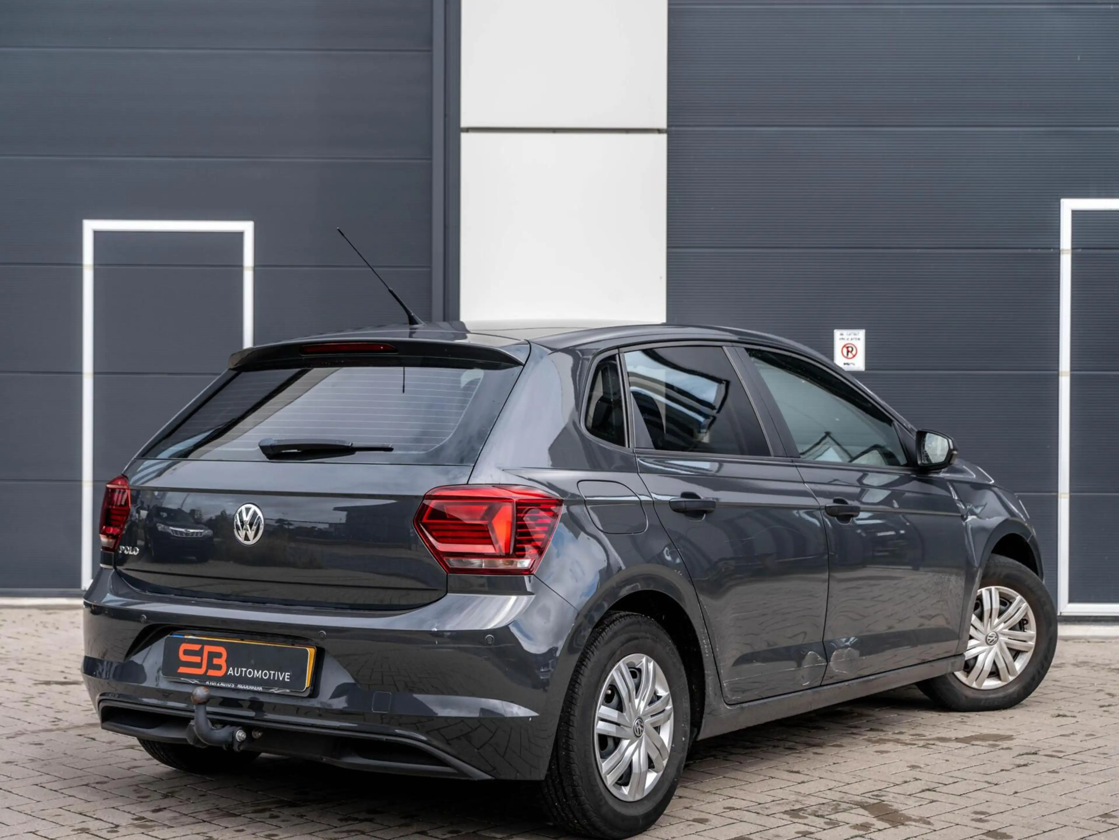 Volkswagen Polo 1.0 MPI Trendline — photo 2