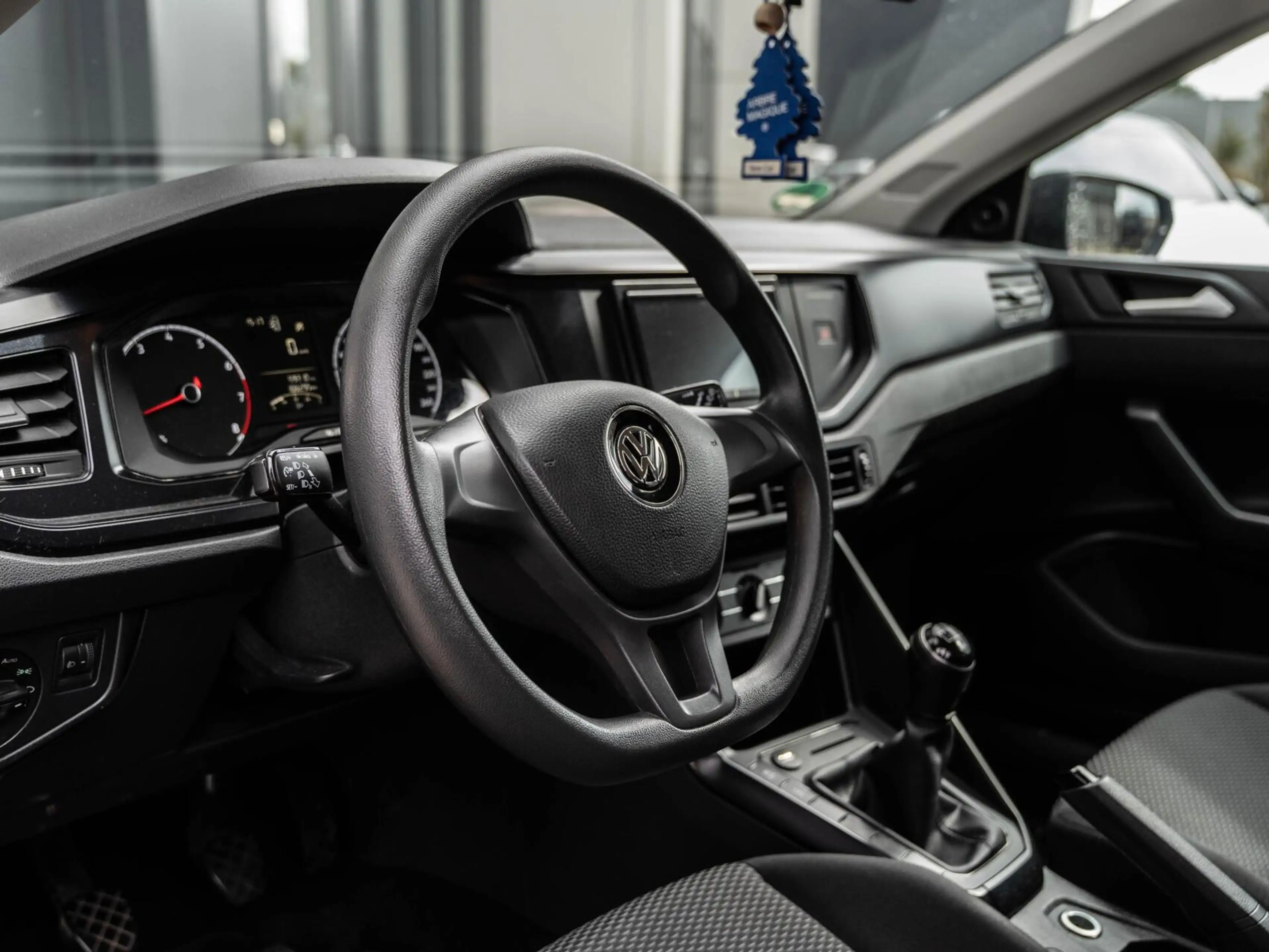 Volkswagen Polo 1.0 MPI Trendline — photo 7