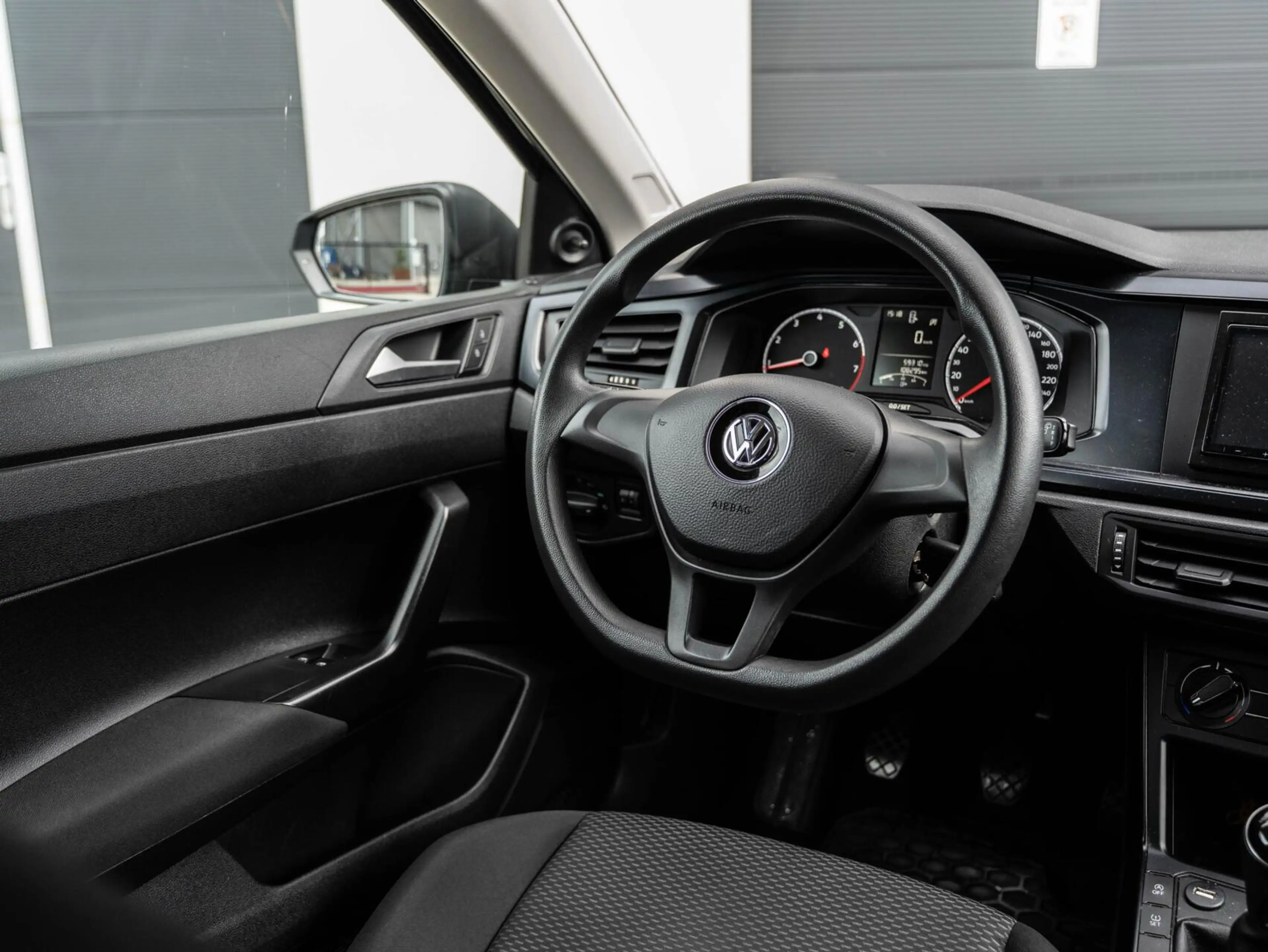 Volkswagen Polo 1.0 MPI Trendline — photo 12