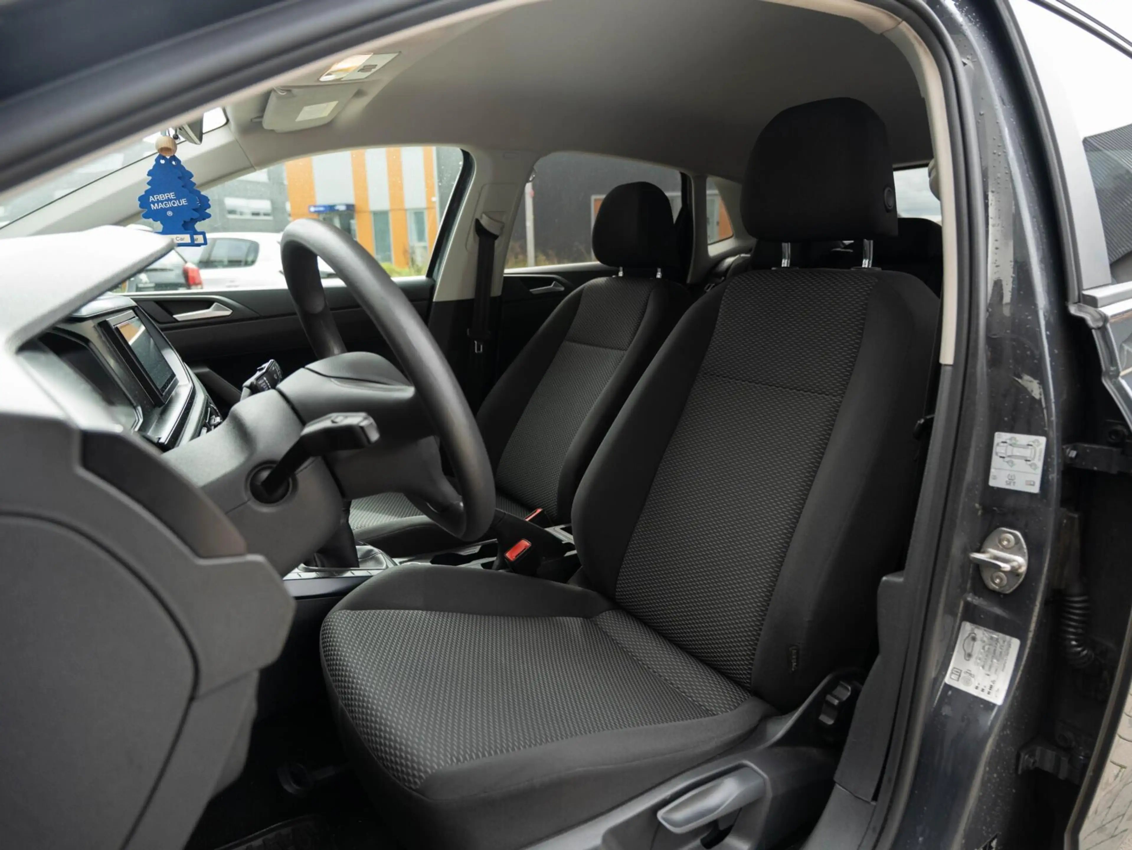 Volkswagen Polo 1.0 MPI Trendline — photo 14