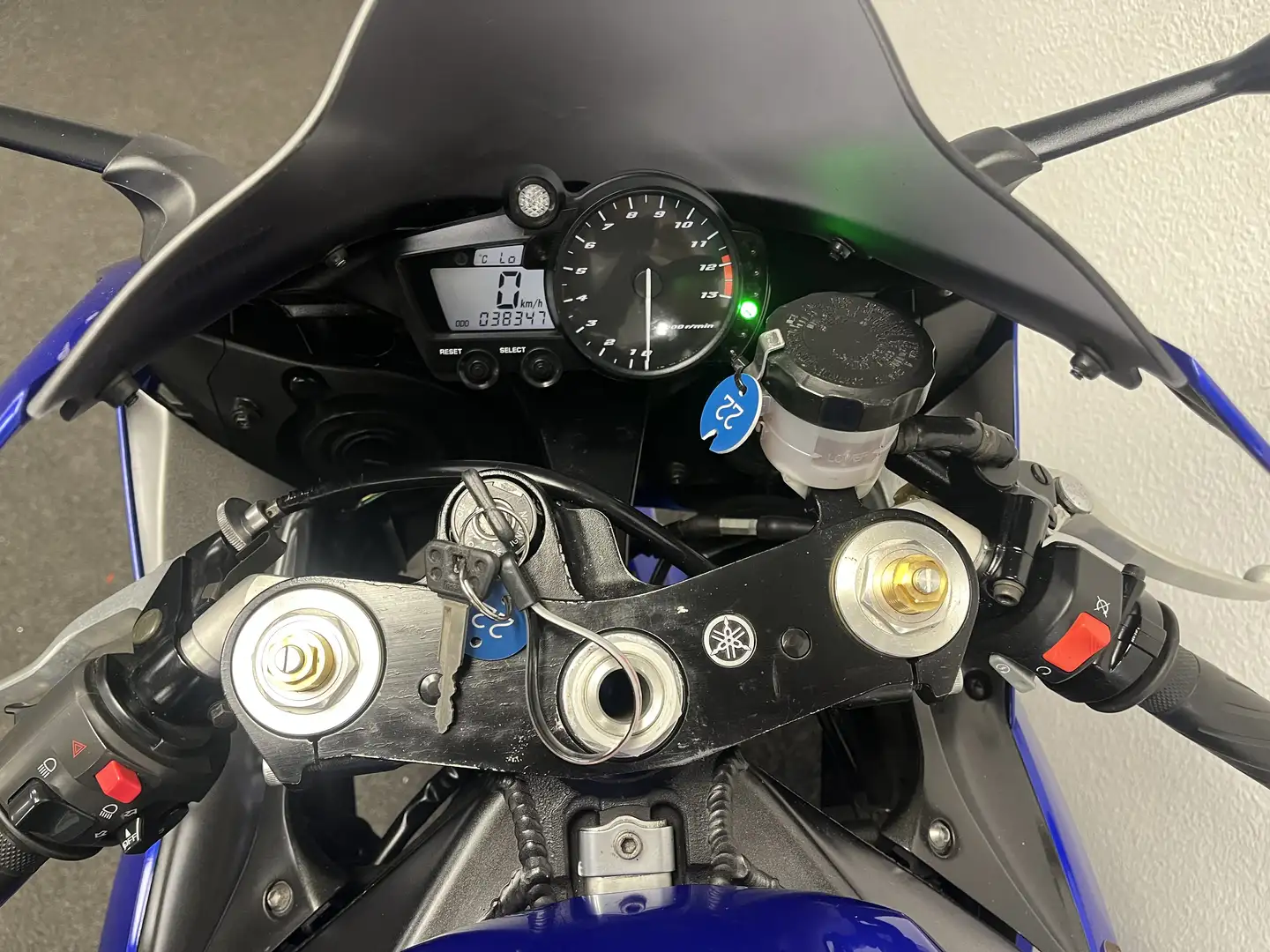 Yamaha YZF-R1 Blau - 2